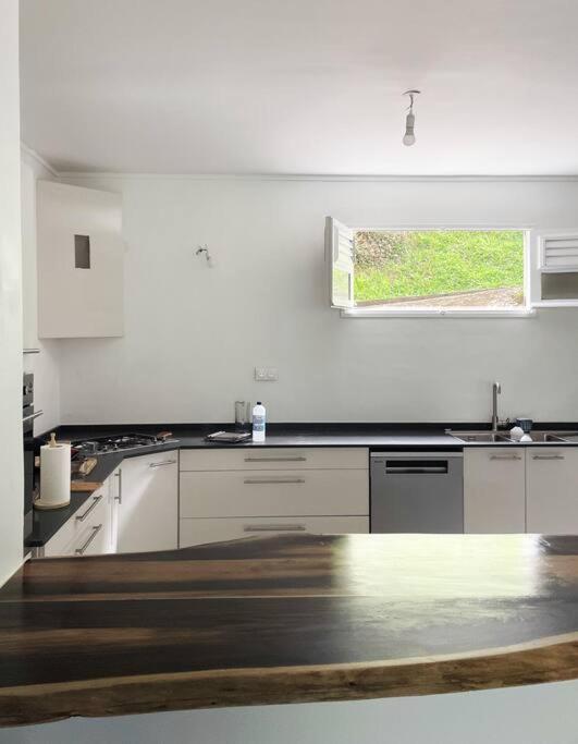 Spacieux Appartement A La Villa Montagne Le Carbet Exteriör bild